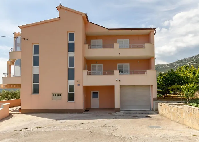 Lägenhet With Parking Space Kastel Stari, Kastela - 19740 *