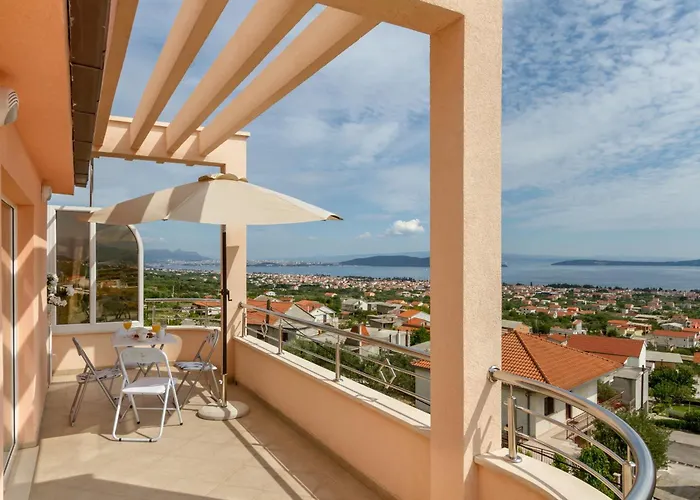 Lägenhet With Parking Space Kastel Stari, Kastela - 19740 *