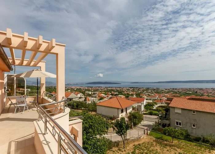 Lägenhet With Parking Space Kastel Stari, Kastela - 19740 *